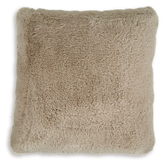 Gariland - Faux Fur Pillow