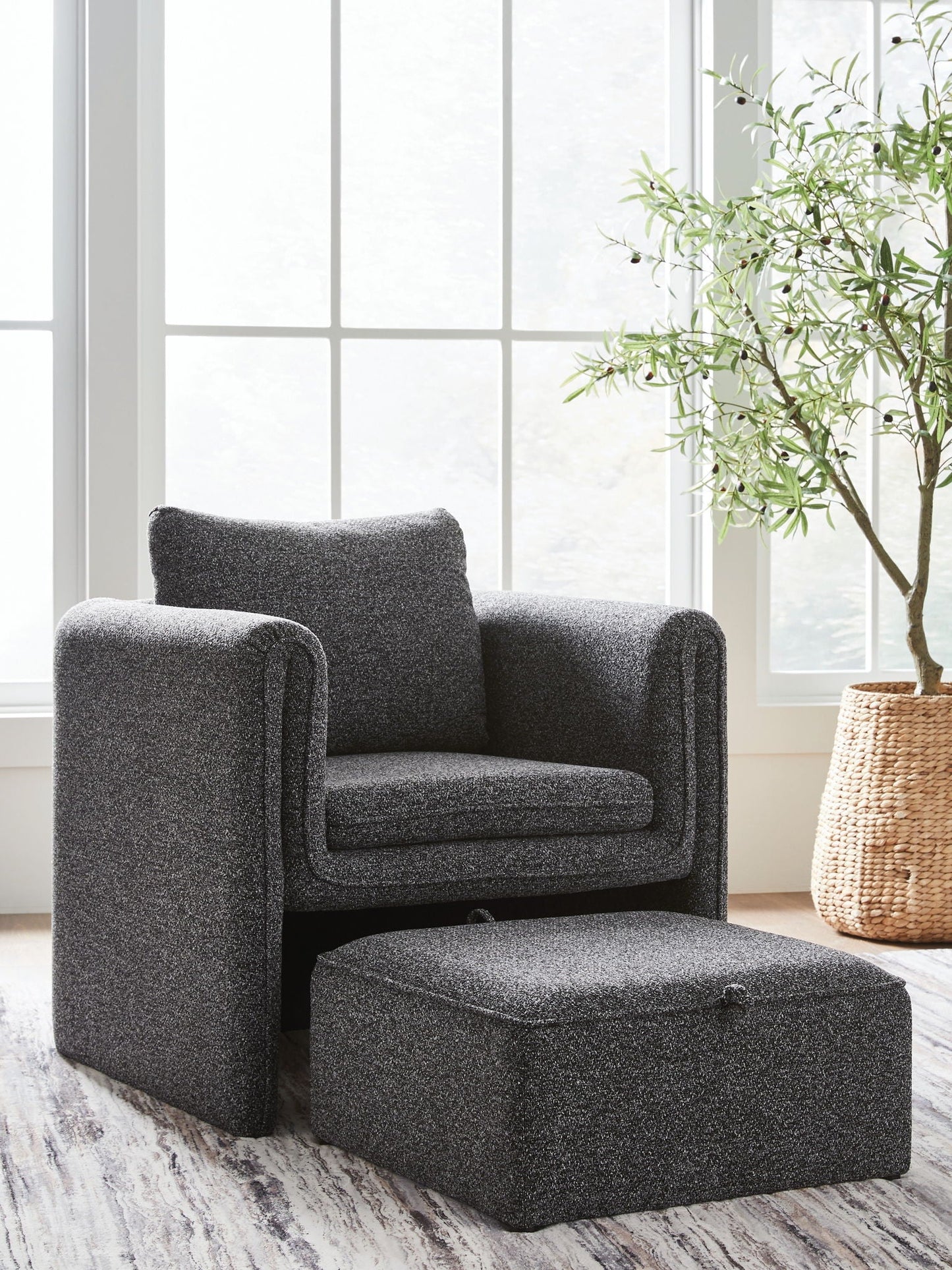 Vreni - Accent Chair - Charcoal / Black