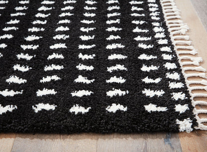 Minston - 5' x 7' Rug - Black / White