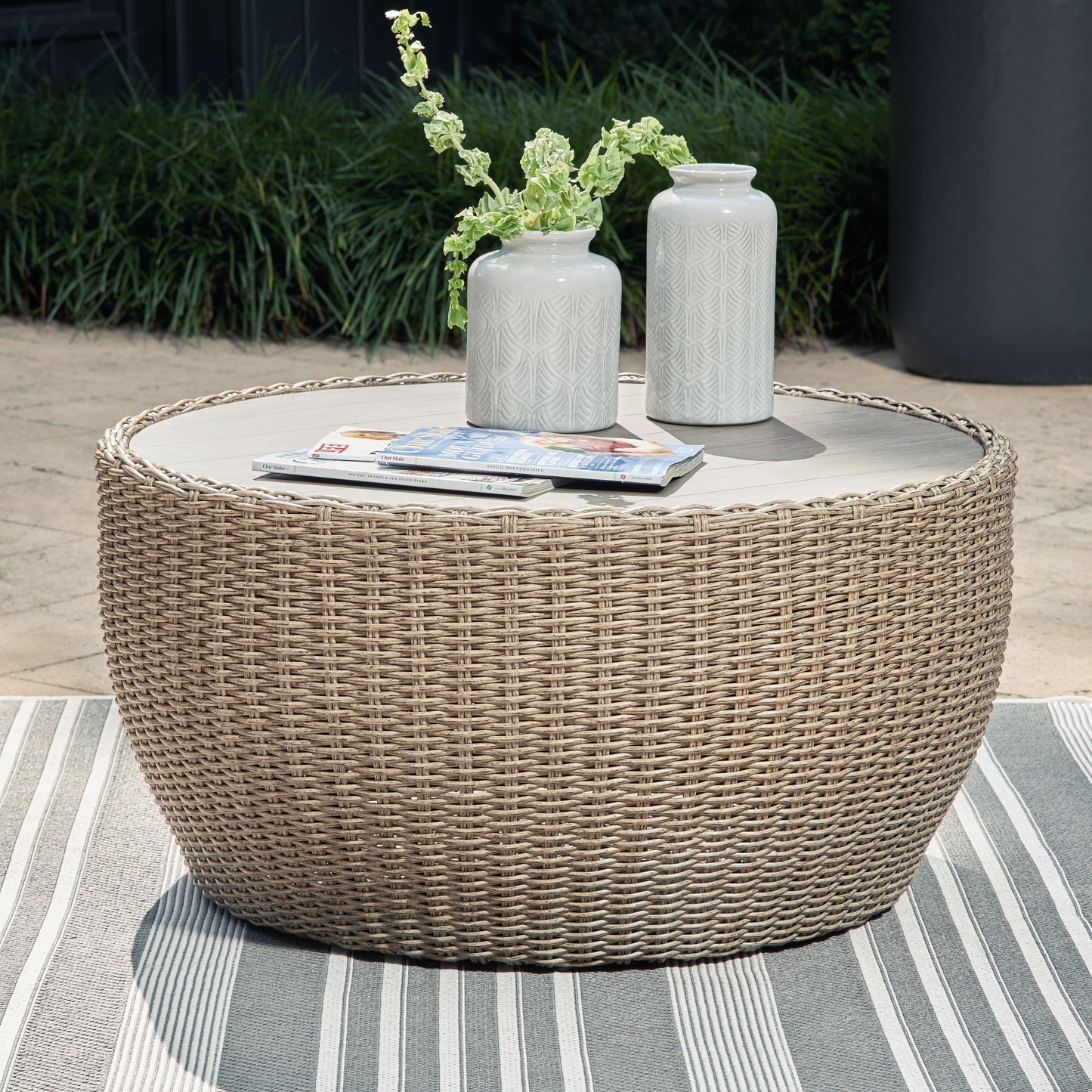 Danson - Beige - Round Cocktail Table