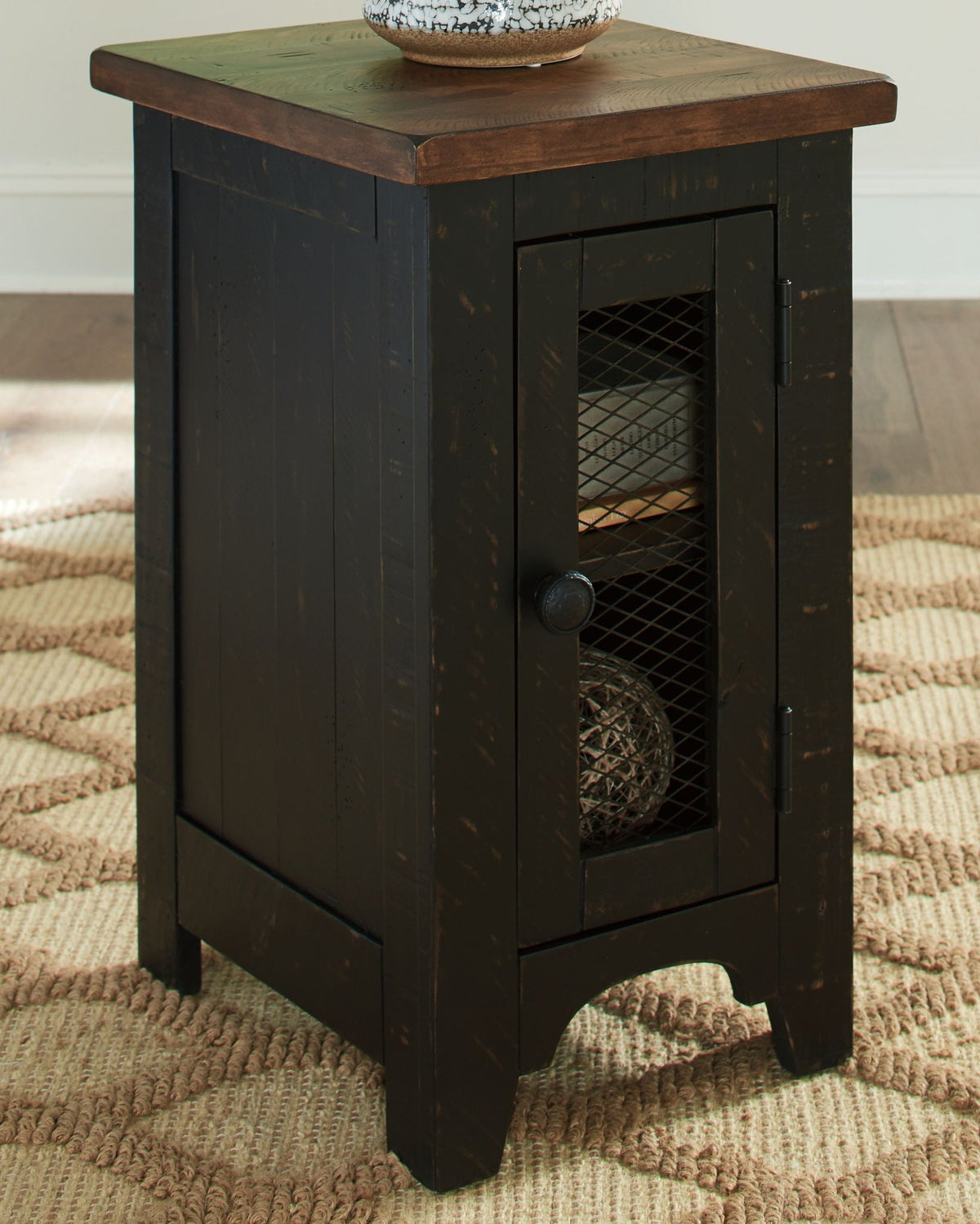 Valebeck - Chair Side End Table - Black / Brown